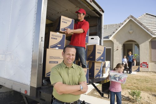 Local Wimbledon moving team helping with efficient packing and unpacking